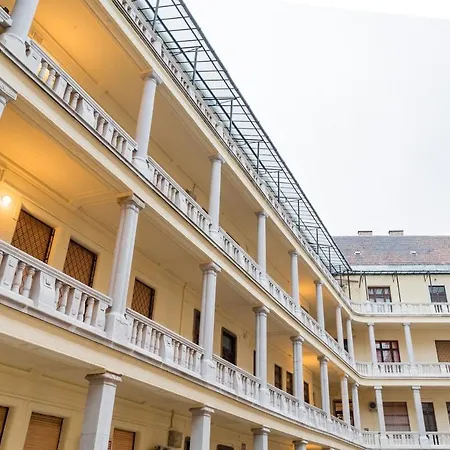 Redesigned Loft In Historic Building Appartement