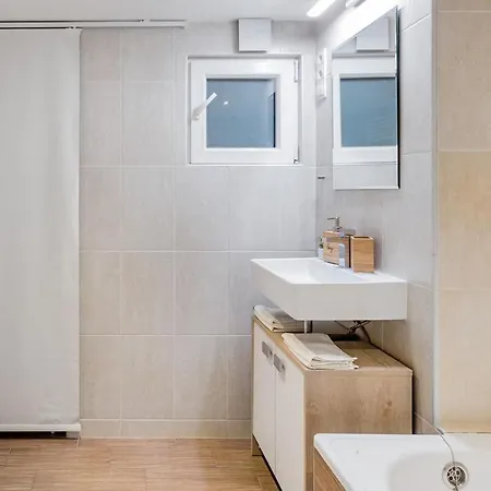 Redesigned Loft In Historic Building Appartement Boedapest